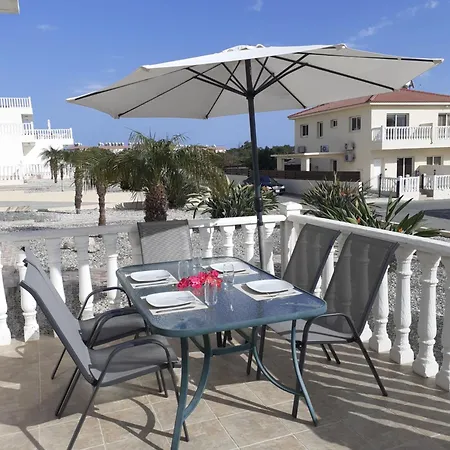 Luxury Cozy Near Nissi Apartman *