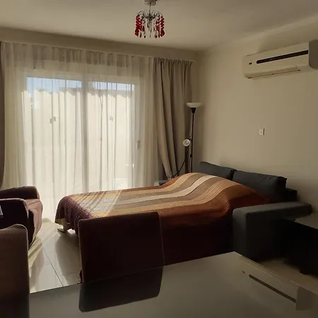 Luxury Cozy Near Nissi Apartman *