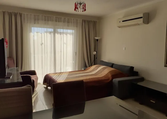 Luxury Cozy Near Nissi 아파트 *