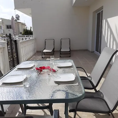Luxury Cozy Near Nissi 아파트